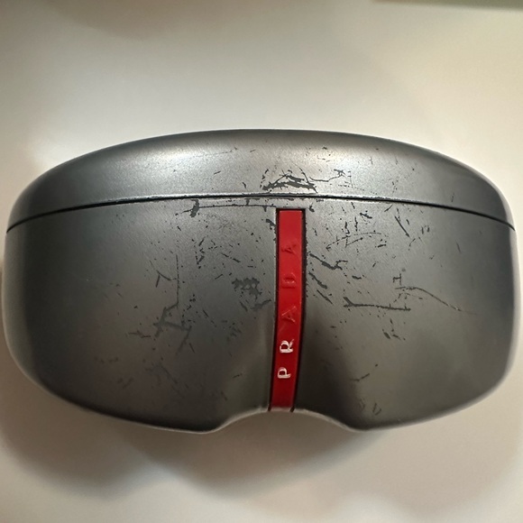 Prada sunglasses - Picture 8 of 9